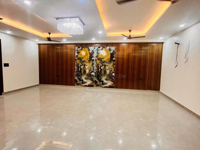 4 BHK Apartment in Shalimar Garden for resale Ghaziabad. The reference number is 21175651