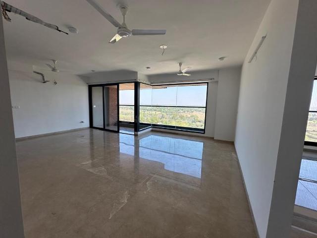 4 BHK Apartment in Shantigram for rent Ahmedabad. The reference number is 19696319