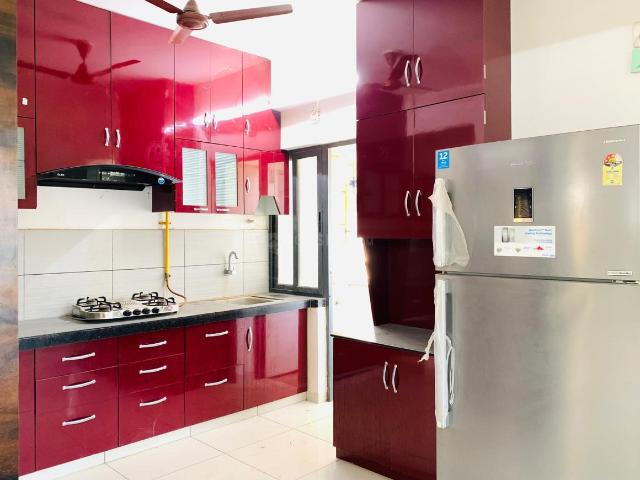 4 BHK Apartment in Shela for rent Ahmedabad. The reference number is 21120535