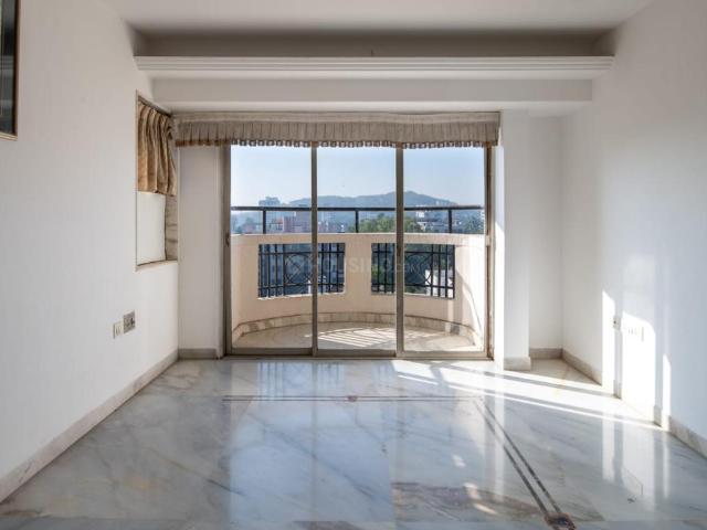 4 BHK Apartment in Shivaji Nagar for resale Pune. The reference number is 20367987