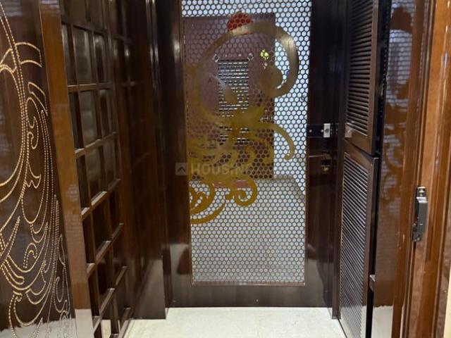 4 BHK Apartment in Subhanpura for rent Vadodara. The reference number is 20164240