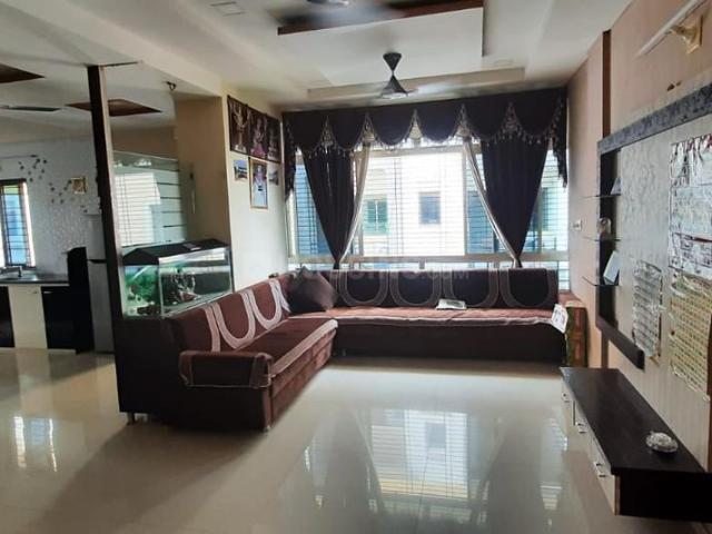 4 BHK Apartment in Subhanpura for rent Vadodara. The reference number is 20294942