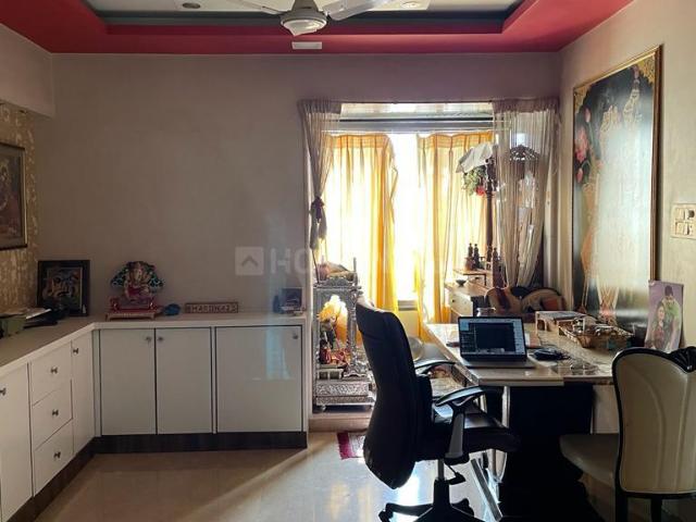 4 BHK Apartment in Powai for rent Mumbai. The reference number is 18977054