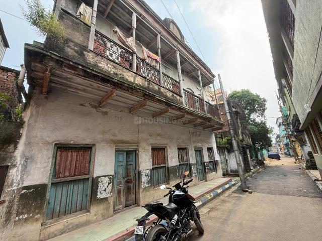 4 BHK Apartment in Paikpara for resale Kolkata. The reference number is 21237922