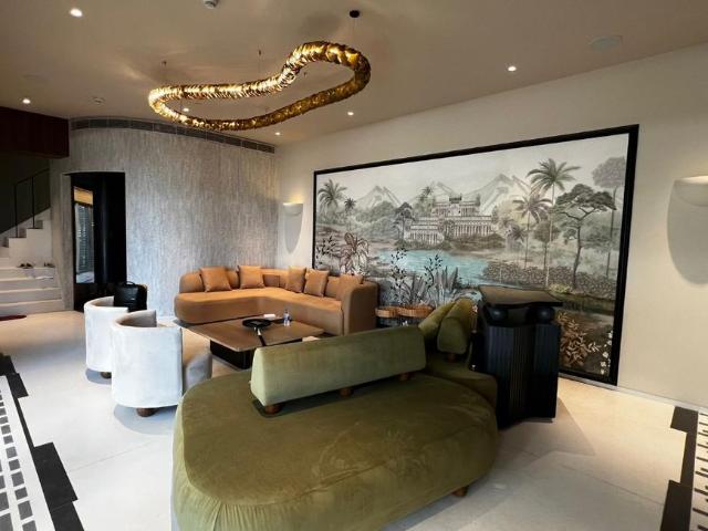 4 BHK Apartment in Parel for rent Mumbai. The reference number is 17179388