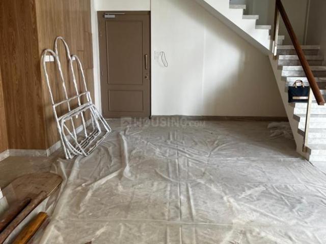 4 BHK Apartment in Parel for rent Mumbai. The reference number is 19793113