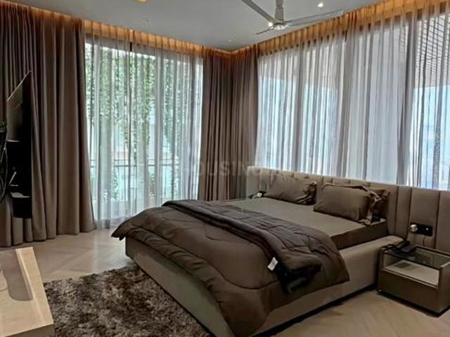 4 BHK Apartment in Parel for rent Mumbai. The reference number is 20714779