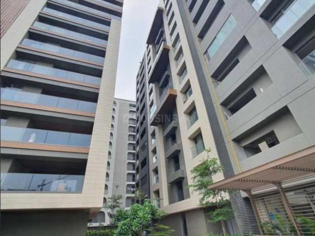 4 BHK Apartment in Parvat Patiya for rent Surat. The reference number is 20068092