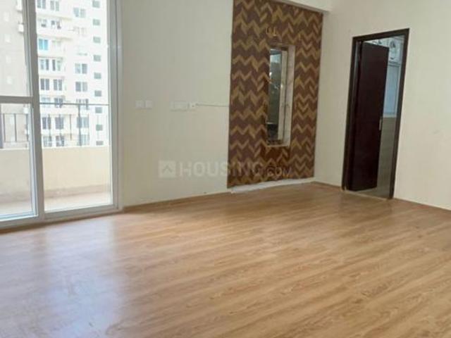 4 BHK Apartment in Phase 2 for resale Noida. The reference number is 19958413