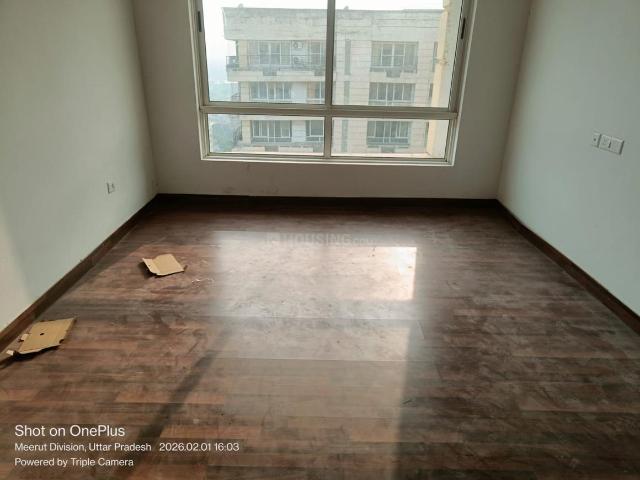 4 BHK Apartment in Phase 2 for resale Noida. The reference number is 20912443