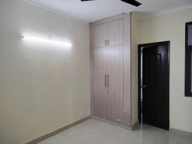 4 BHK Apartment in Phi II for rent Greater Noida. The reference number is 19510566