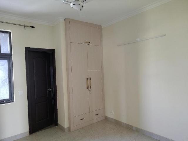 4 BHK Apartment in Phi II for resale Greater Noida. The reference number is 19662476