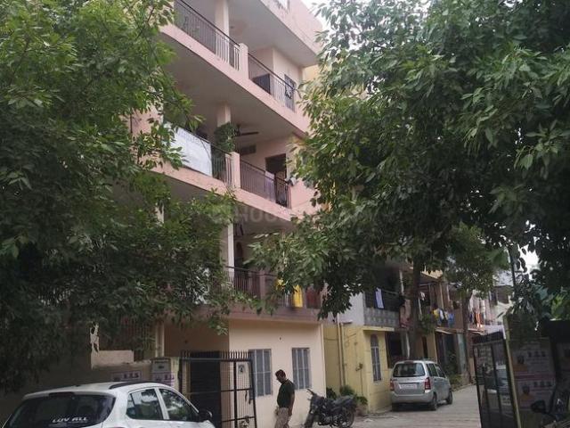 4 BHK Apartment in Pitampura for resale New Delhi. The reference number is 12112964