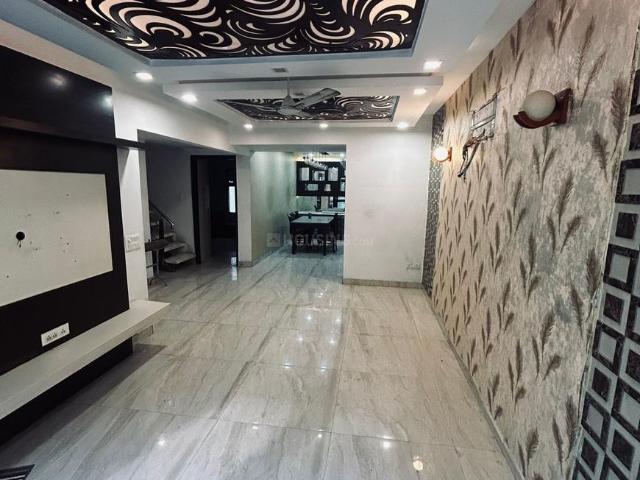4 BHK Apartment in Pitampura for resale New Delhi. The reference number is 20065378