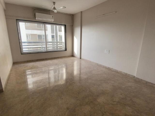 4 BHK Apartment in Piplod for rent Surat. The reference number is 20354804