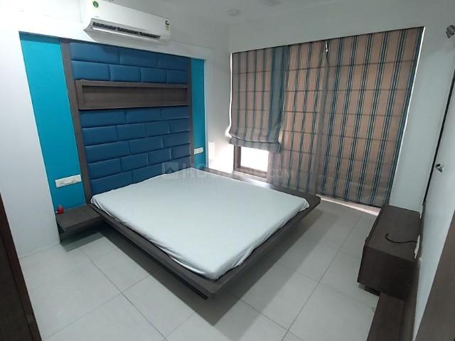 4 BHK Apartment in Prahlad Nagar for rent Ahmedabad. The reference number is 19971207