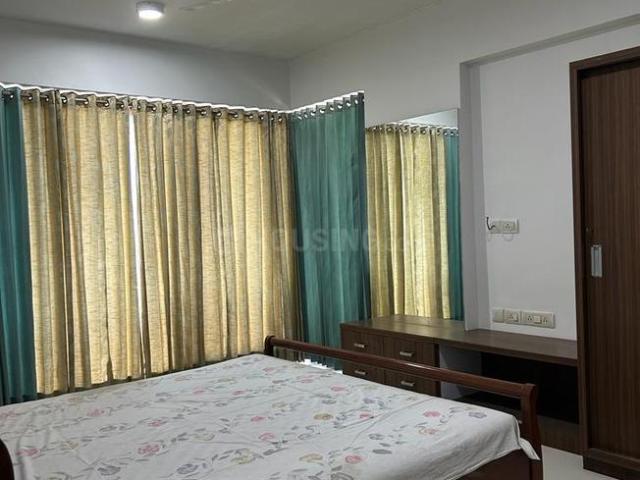 4 BHK Apartment in Prahlad Nagar for rent Ahmedabad. The reference number is 20936581