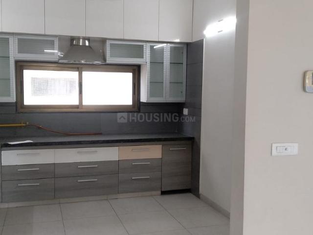 4 BHK Apartment in Prahlad Nagar for rent Ahmedabad. The reference number is 20952104