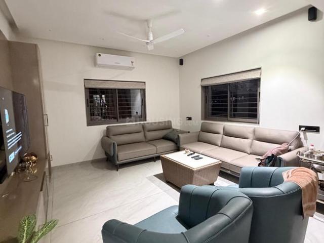 4 BHK Apartment in Prahlad Nagar for rent Ahmedabad. The reference number is 21121294