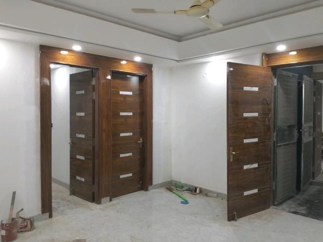 4 BHK Apartment in Rajendra Nagar for resale Ghaziabad. The reference number is 20755759