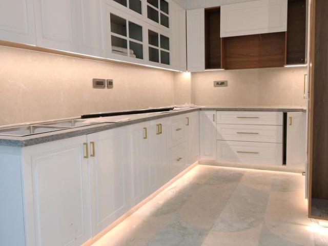 4 BHK Apartment in Rajpur Khurd Village for resale New Delhi. The reference number is 19949804