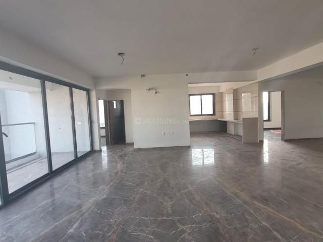 4 BHK Apartment in Ramdev Nagar for resale Ahmedabad. The reference number is 19983552