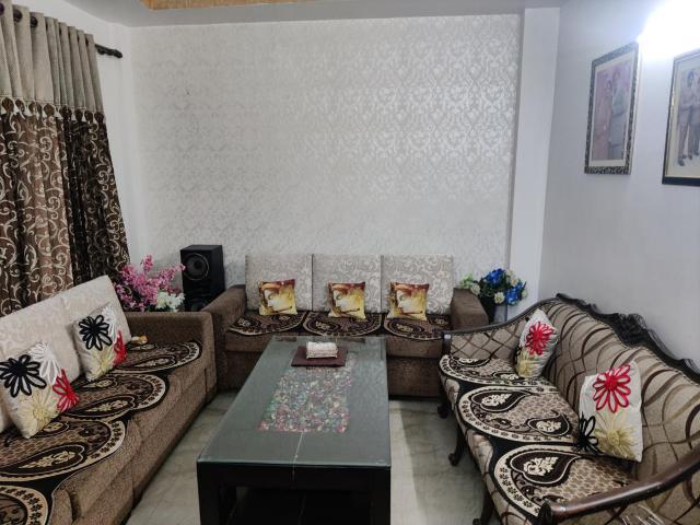 4 BHK Apartment in Ramesh Nagar for resale New Delhi. The reference number is 9371173