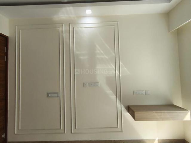 4 BHK Apartment in Wave City for resale Ghaziabad. The reference number is 21141038