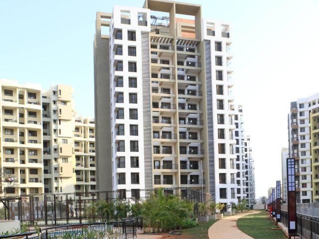 4 BHK Apartment in Wakad for resale Pune. The reference number is 20005018
