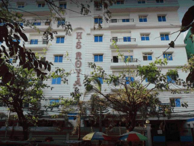 4 BHK Apartment in Toli Chowki for resale Hyderabad. The reference number is 15672119
