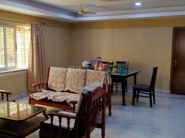 4 BHK Apartment in Topsia for rent Kolkata. The reference number is 18344971