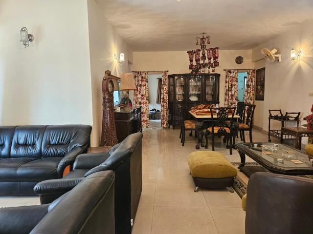 4 BHK Apartment in Tangra for rent Kolkata. The reference number is 17224909