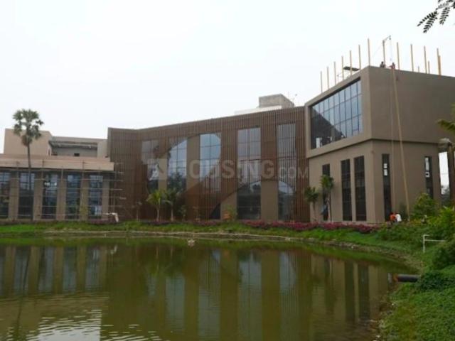 4 BHK Apartment in Tangra for resale Kolkata. The reference number is 19584846