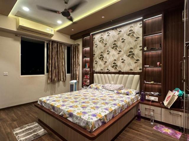 4 BHK Apartment in Tangra for resale Kolkata. The reference number is 21071051