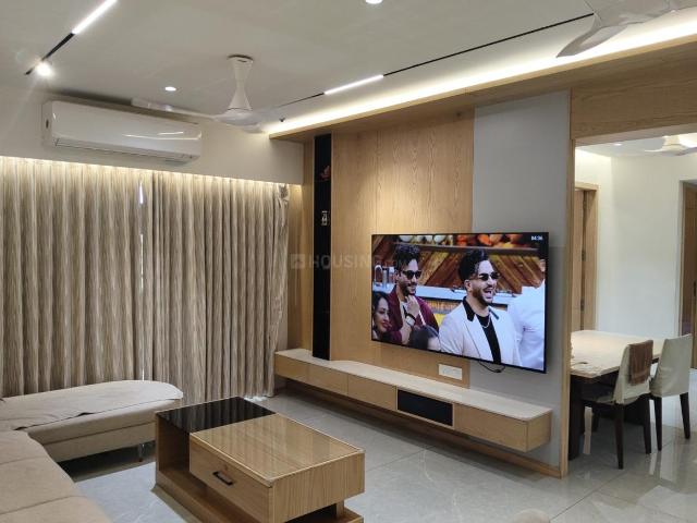 4 BHK Apartment in Thaltej for rent Ahmedabad. The reference number is 17290999