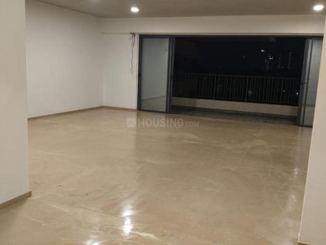 4 BHK Apartment in Thaltej for rent Ahmedabad. The reference number is 19721527