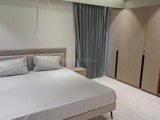 4 BHK Apartment in Thaltej for rent Ahmedabad. The reference number is 19868911