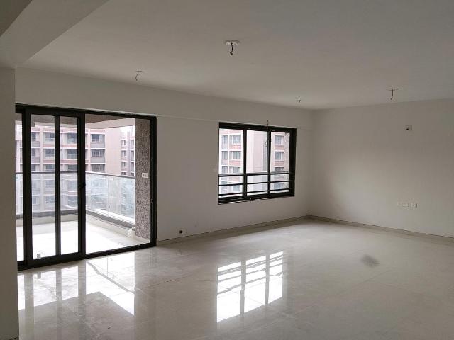 4 BHK Apartment in Thaltej for rent Ahmedabad. The reference number is 19170552