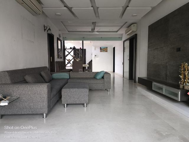 4 BHK Apartment in Thaltej for rent Ahmedabad. The reference number is 20499490