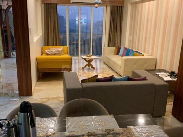 4 BHK Apartment in Thaltej for rent Ahmedabad. The reference number is 20657134