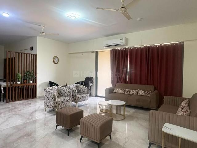 4 BHK Apartment in Thaltej for rent Ahmedabad. The reference number is 20958340