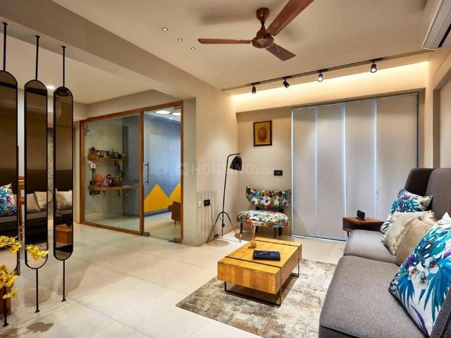 4 BHK Apartment in Thaltej for rent Ahmedabad. The reference number is 20171087