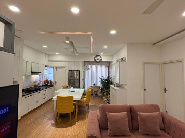 4 BHK Apartment in Thaltej for rent Ahmedabad. The reference number is 21024993