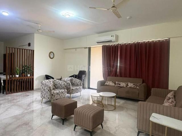 4 BHK Apartment in Thaltej for rent Ahmedabad. The reference number is 21035669