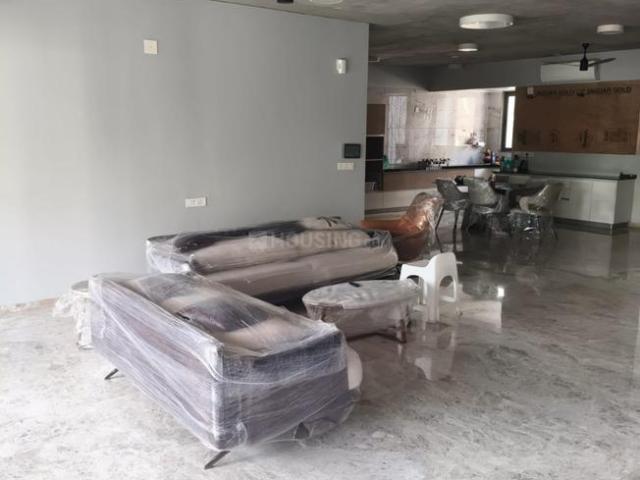 4 BHK Apartment in Thaltej for rent Ahmedabad. The reference number is 21219708