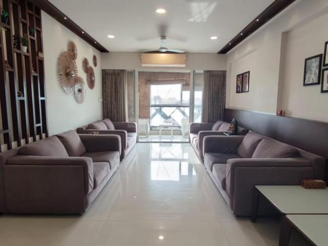 4 BHK Apartment in Thaltej for resale Ahmedabad. The reference number is 21040087