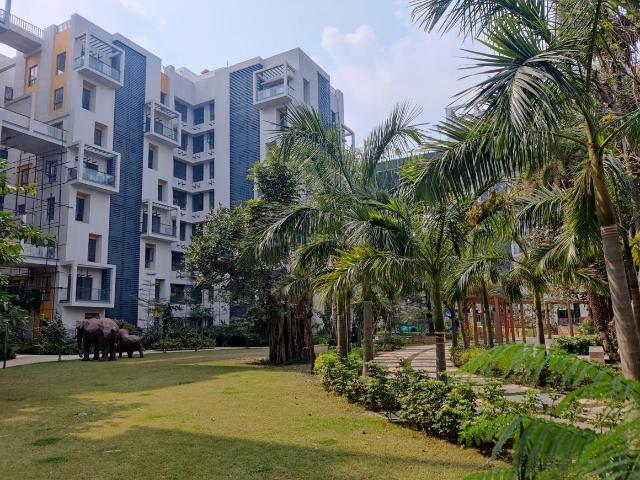 4 BHK Apartment in Tiljala for rent Kolkata. The reference number is 19565103