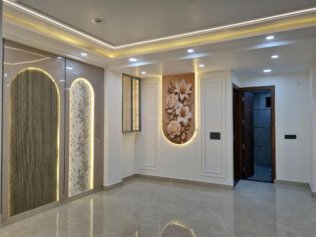 4 BHK Apartment in Uttam Nagar for resale New Delhi. The reference number is 20947878