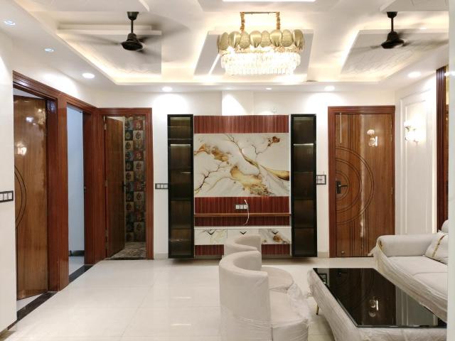 4 BHK Apartment in Uttam Nagar for resale New Delhi. The reference number is 20950377