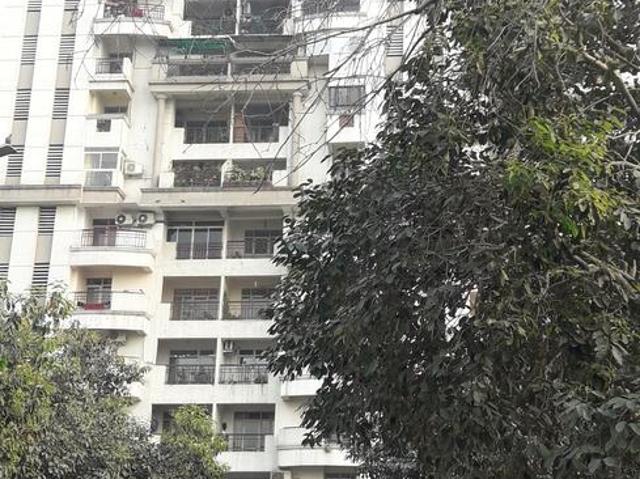 4 BHK Apartment in Vaishali for resale Ghaziabad. The reference number is 20984154